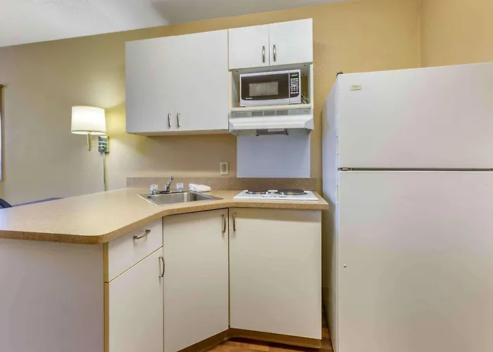 Extended America Select - - Deer Valley Hotel 2*